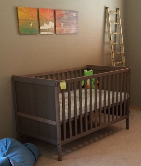Baby Crib / Toddler Bed in Like New Condition 