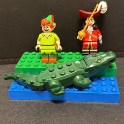 Lego Disney Captain Hook and Peter Pan Minifigures