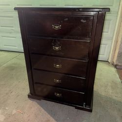Dresser