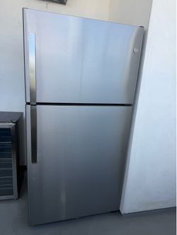 Ge appliances fridge with frezer