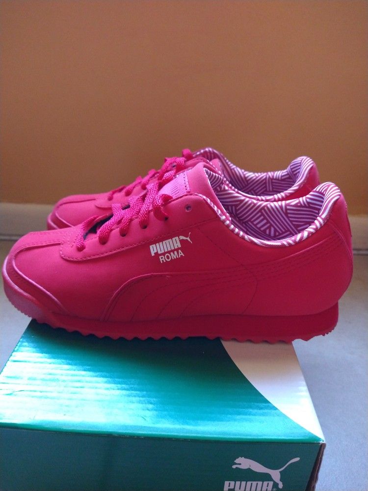 Puma Roma ..Red Suede Size 2y