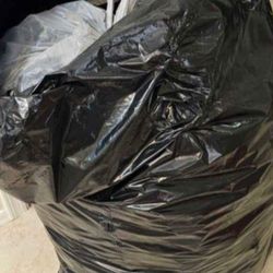 Big Bag Of Men's Med To Xl Clothes 