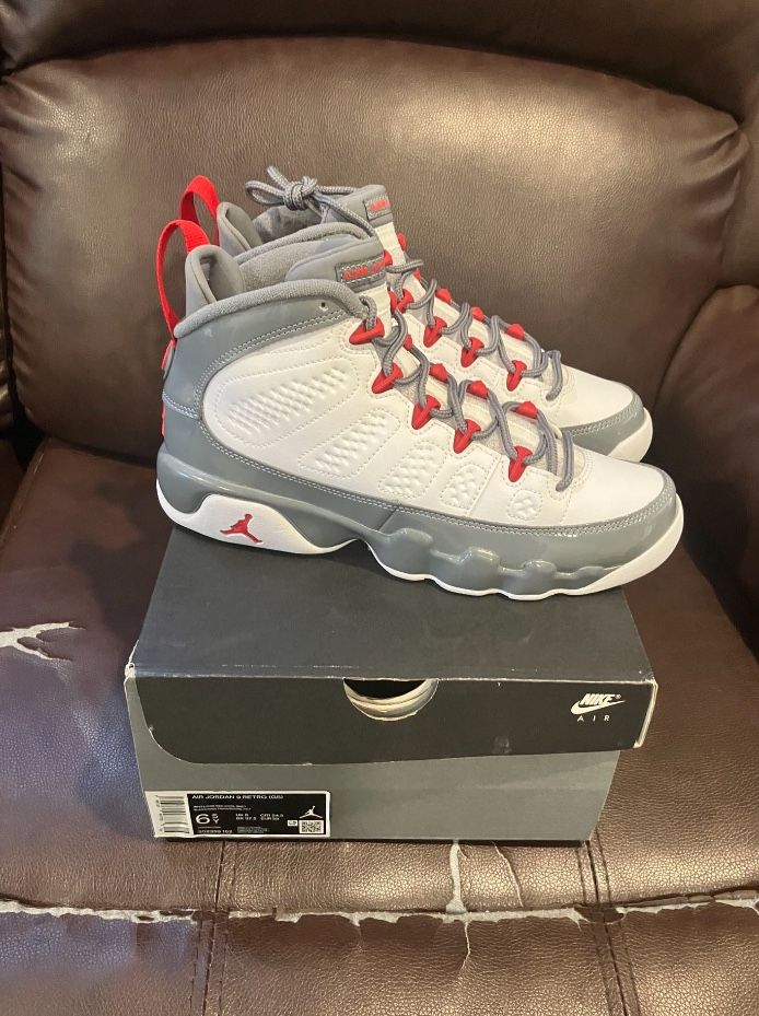 Nike Air Jordan 9 Retro Fire Red Size 6.5Y 8W