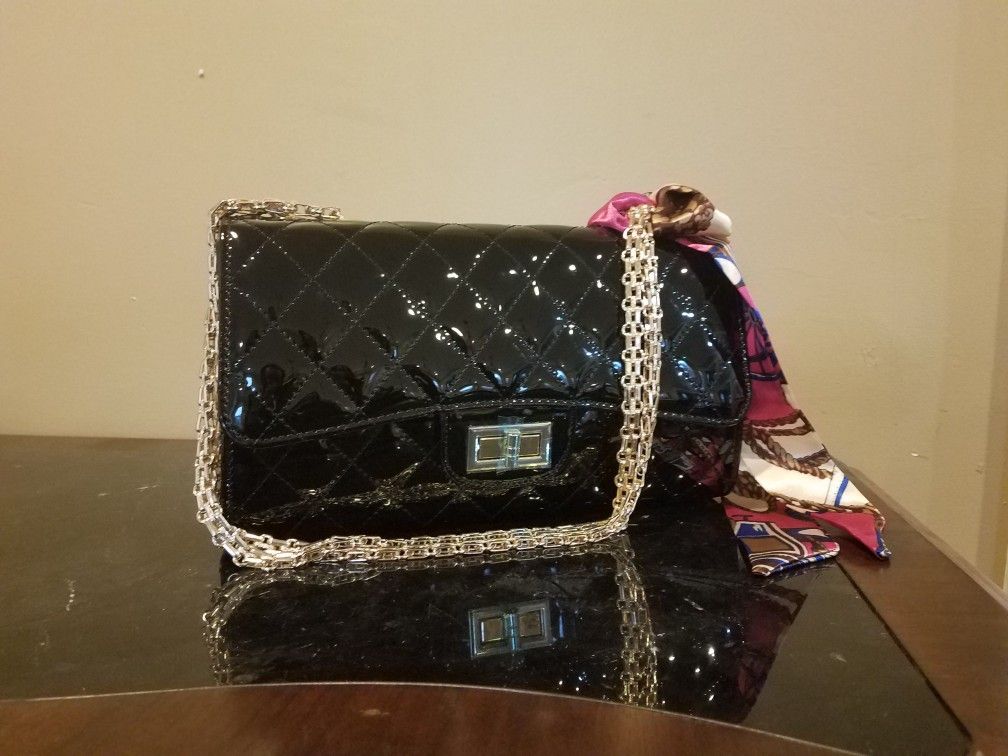 Brandnew black patent turn lock quilted purse
