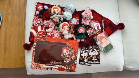 Pop mart Lot Skullpanda winter symphony with Freebies