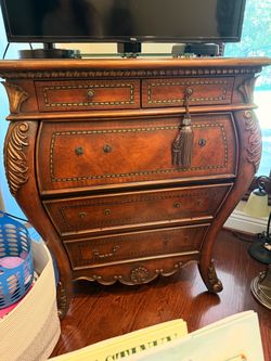 Bombay chest