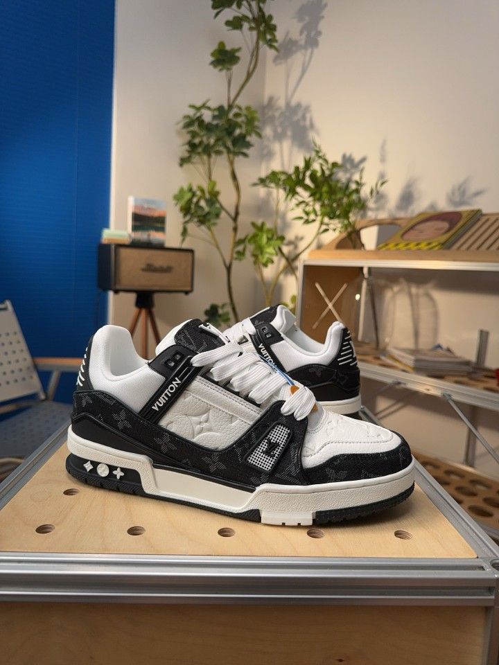 (Louis Vuitton) Trainer series black and white color matching sports shoes(US 9.5)
