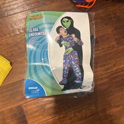 Halloween costume close encounter has been in great condition