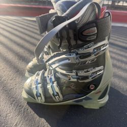Nordica Olympia Beast 10 Women's Ski Boots snowboots skiboots 275mm Size 6/6.5