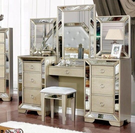 Loraine Dresser
Furniture of America$10 Down Payment And Financing Available