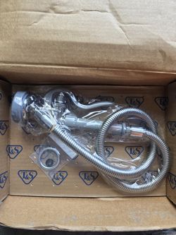 T&S Brass B-0100 Pre-Rinse Spray Valve (B-0107) with 44" Stainless Steel Hose (B-0044-H) — New Open Box
