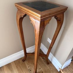 Plant Stand And Pothos (4’)