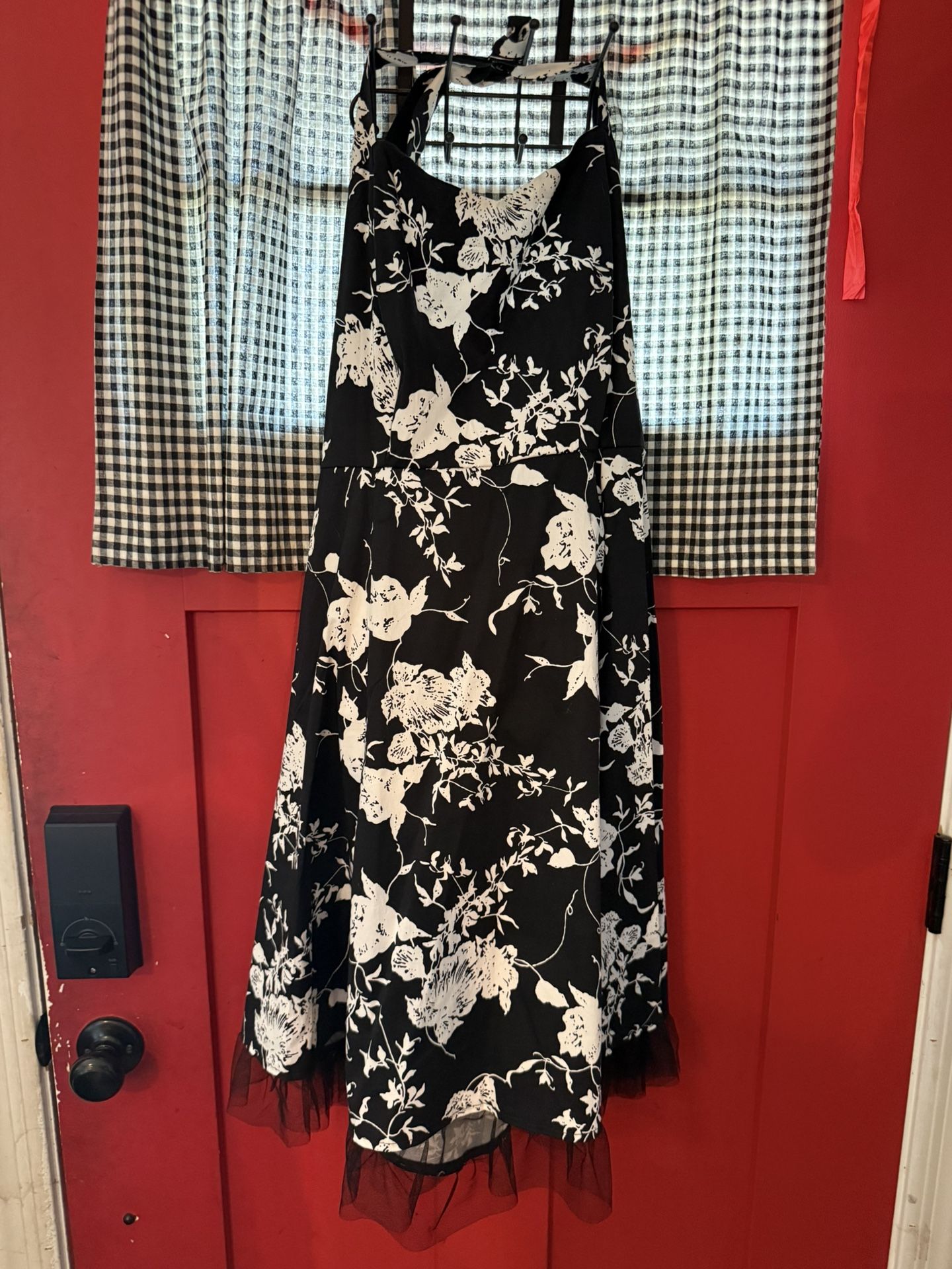 Women’s Clothing / Dresses