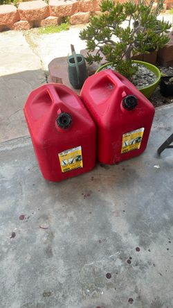 2x 5 Gallon Midwest Gas Cans