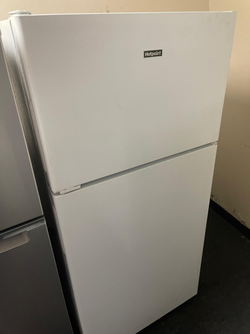 Hotpoint Top Freezer Fridge – White, clean and ready