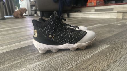 Under Armour x BH show baseball cleats size 6Y