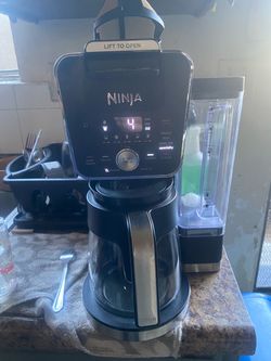 Ninja | Coffee Maker | DualBrew Single Serve System | 4 Brew Styles | Keep Warm Feature & Buit- In Frother | 14 Cup Glass Carafe & Removable 70oz Wate