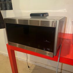 LG NeoChef™ Countertop Microwave