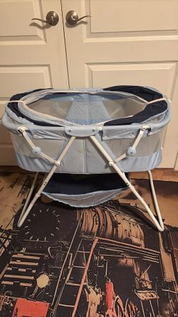 Baby Bassinet- like new- compact
