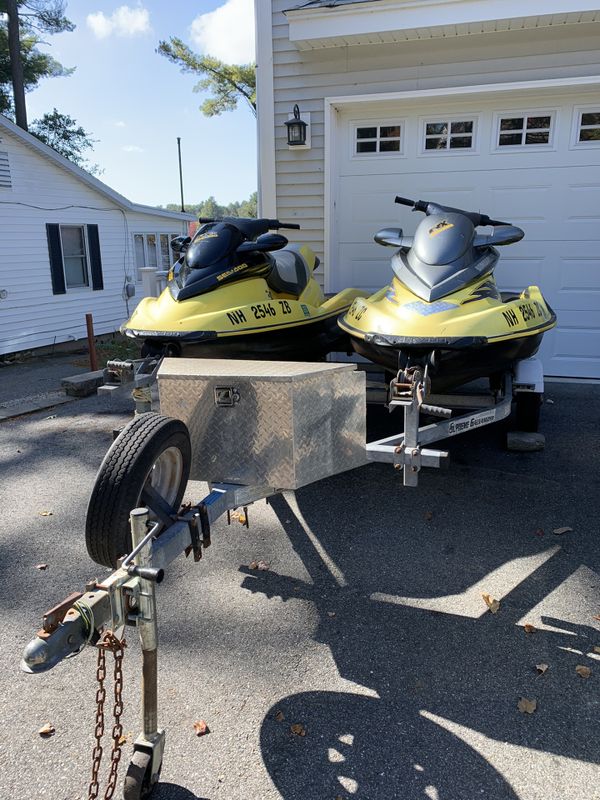 2 sea doos and double trailer
