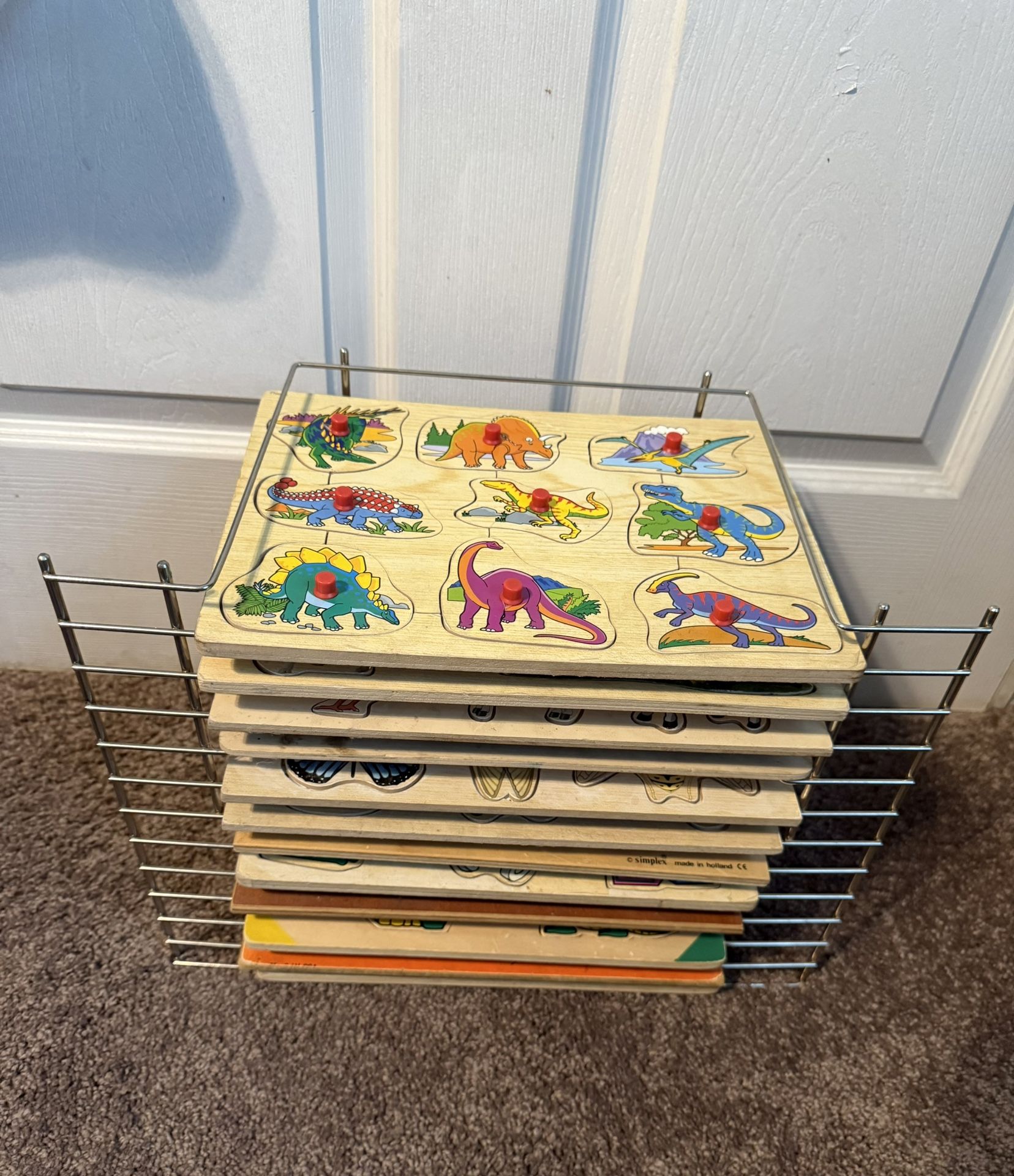 12 Puzzles With Stand 