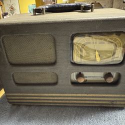 Stromberg Carlson 402H Portable Tube Radio