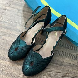 Miss L-Fire Shows ‘Amber’ Green Heels