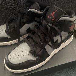 Jordan 1 MIDS BIG KIDS  Read Description 