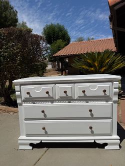 Beautiful Solid Wood 3-Long  Specious Drawer Dresser (Read Description)
