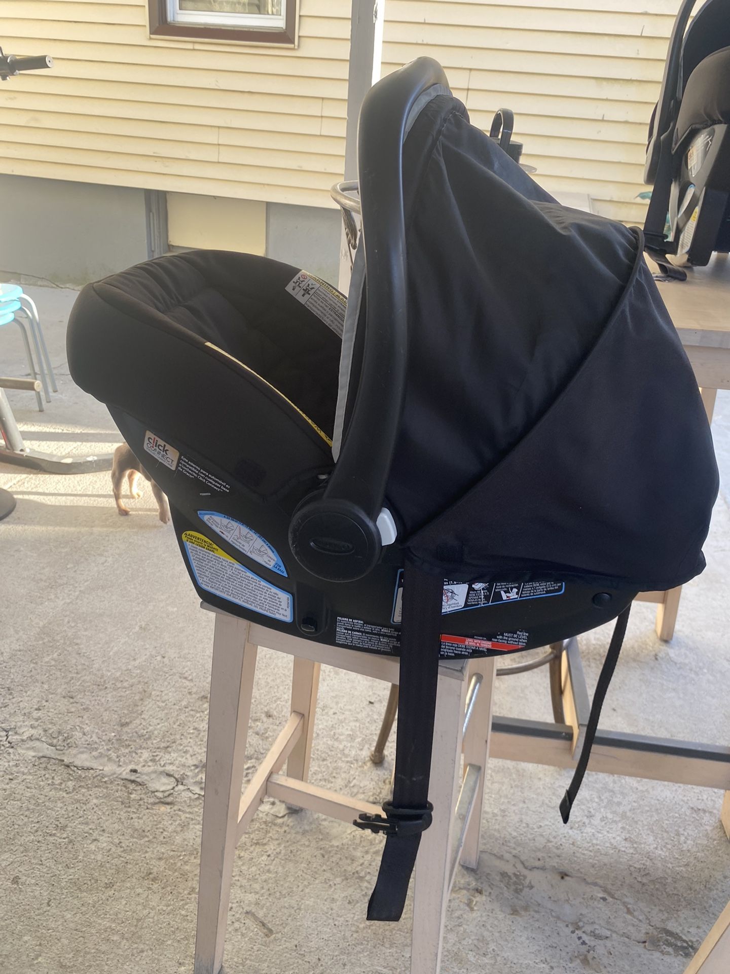 Graco Car Seat (4-35 lbs, up to 32”)