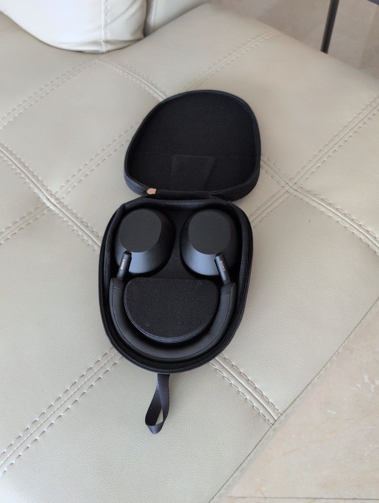 Sony WH1000 XM5 Headphones- Like New