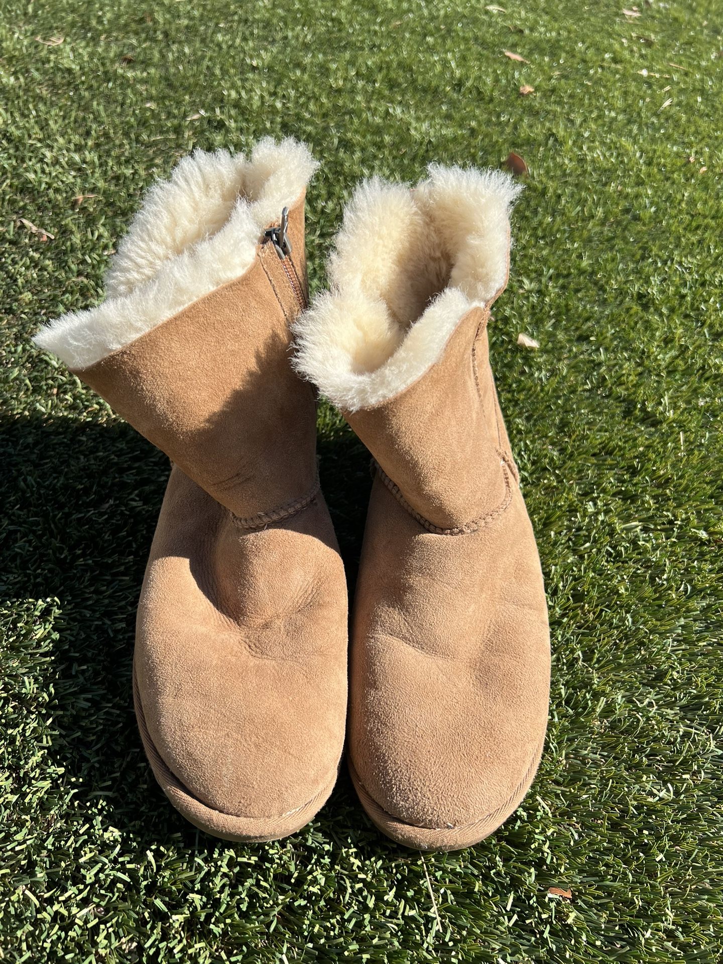 Women’s UGG style Boots Size 8