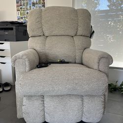 La-Z-Boy Platinum Power Lift Recliner W/ Headrest & Lumbar