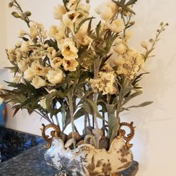 Floral Arrangements With Beautiful Vase