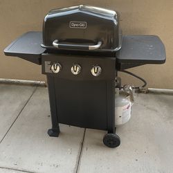 BBQ: Dyna-Glo Gas / Propane, 3-Burner