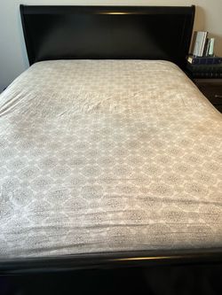 Queen bed with mattress and box springs