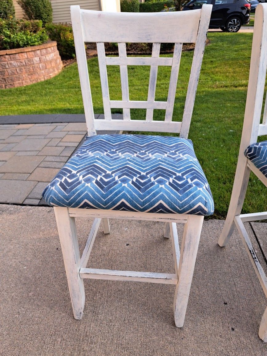 Dining Room Table and Chairs