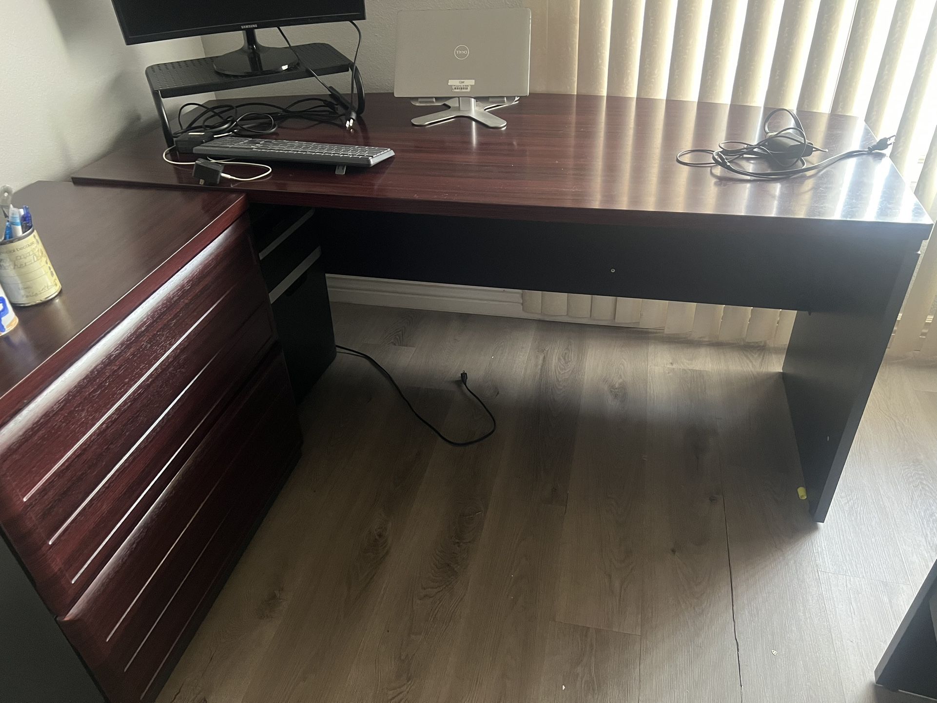 Desk w/File Cabinet