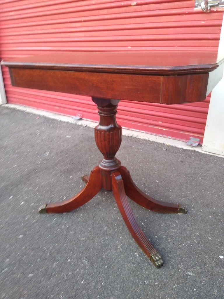 VINTAGE BEAUTIFUL MAHOGANY SHERATON STYLE FLIP TOP/SWIVEL GAME TABLE W/BRASS CLAW FEET. REALLY NICE CONDITION! MADE IN THE USA!