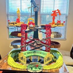 Thomas & Friends Trains & Cranes Super Tower, motorized train and track set for preschool kids ages 3 years and up