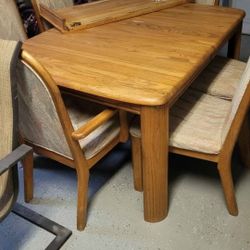 In Victorville Dining Set 