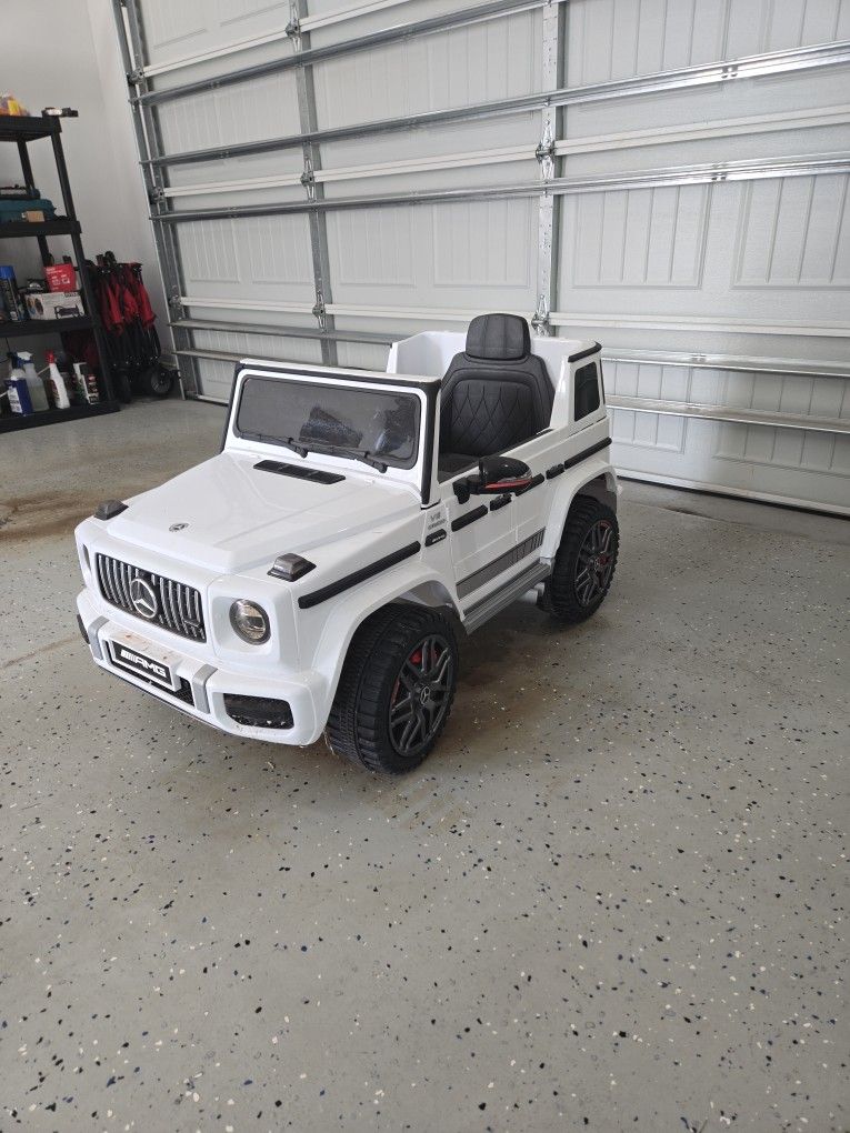 Ride On Licensed Mercedes-Benz G63 Car Toys, 12V Ride On Electric Car for 3-4 Years Kids with Remote Control