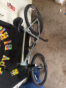 Giant Talon Hardtail Mountain Bike