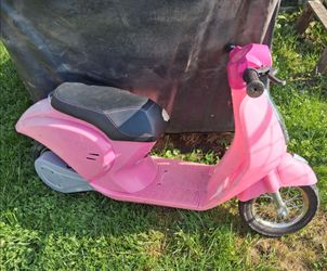 24 volt kids moped. Needs battery and charger