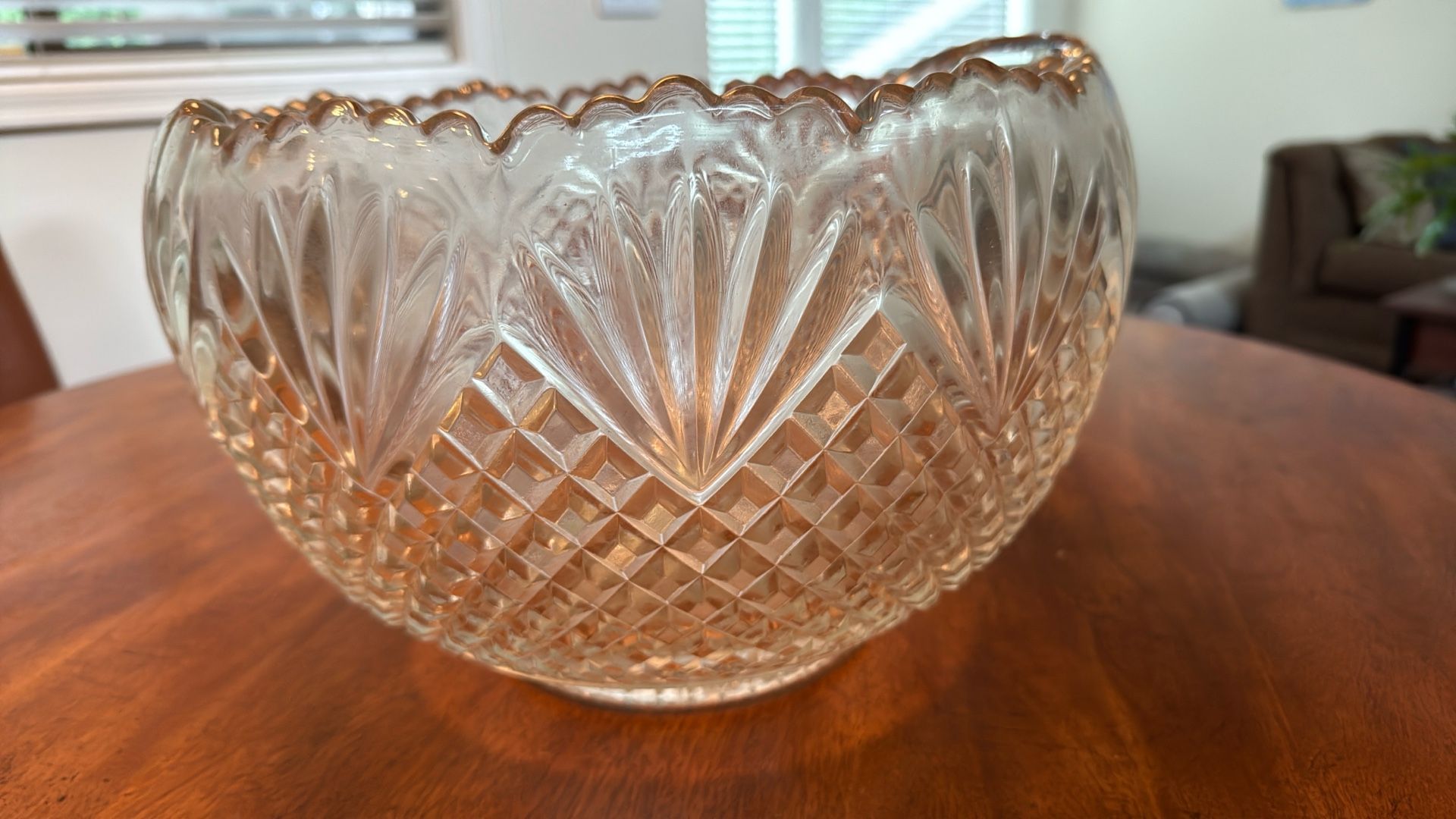 L.E. Smith Glass Co. Vintage Punch Bowl 