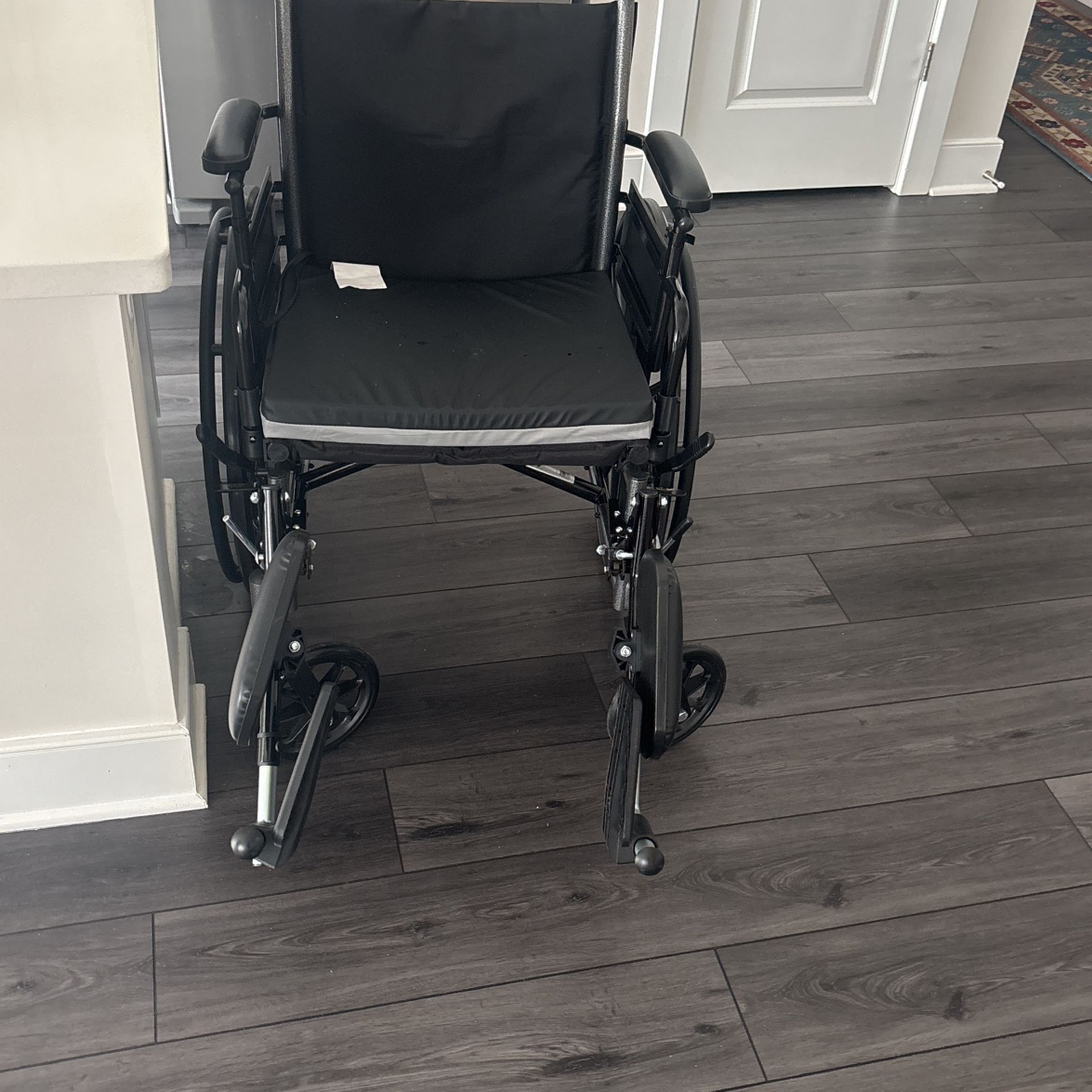 HOSPITAL GRADE WHEEL CHAIR