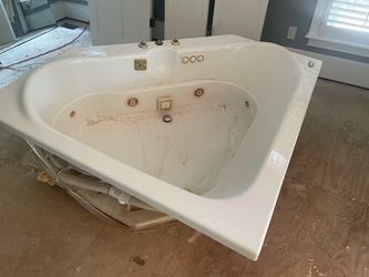 Jacuzzi Corner Jetted Bathtub