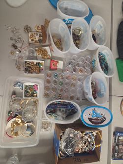 Estate costume jewelry 100$