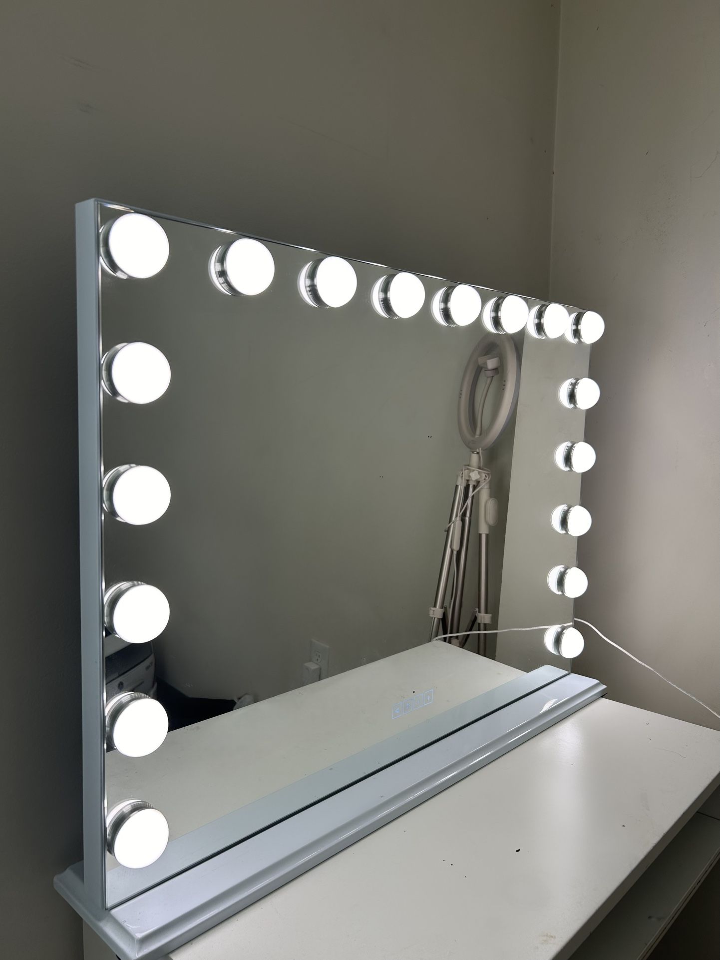 LARGE HOLLYWOOD VANITY MIRROR