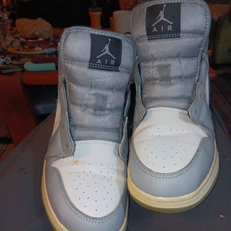 Nike Air Jordan 1 mid smoke light gray